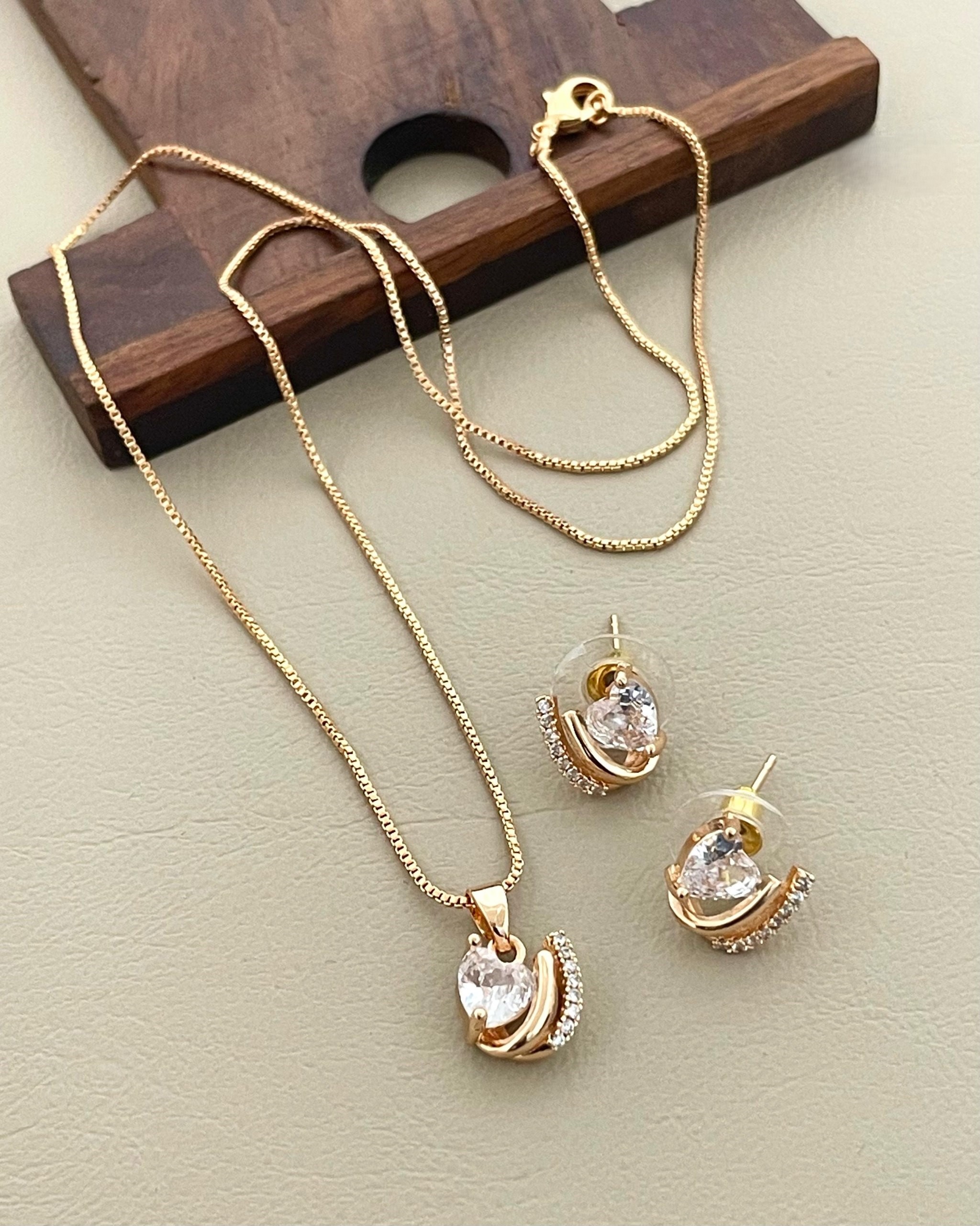 Diamond Curve Pendant set